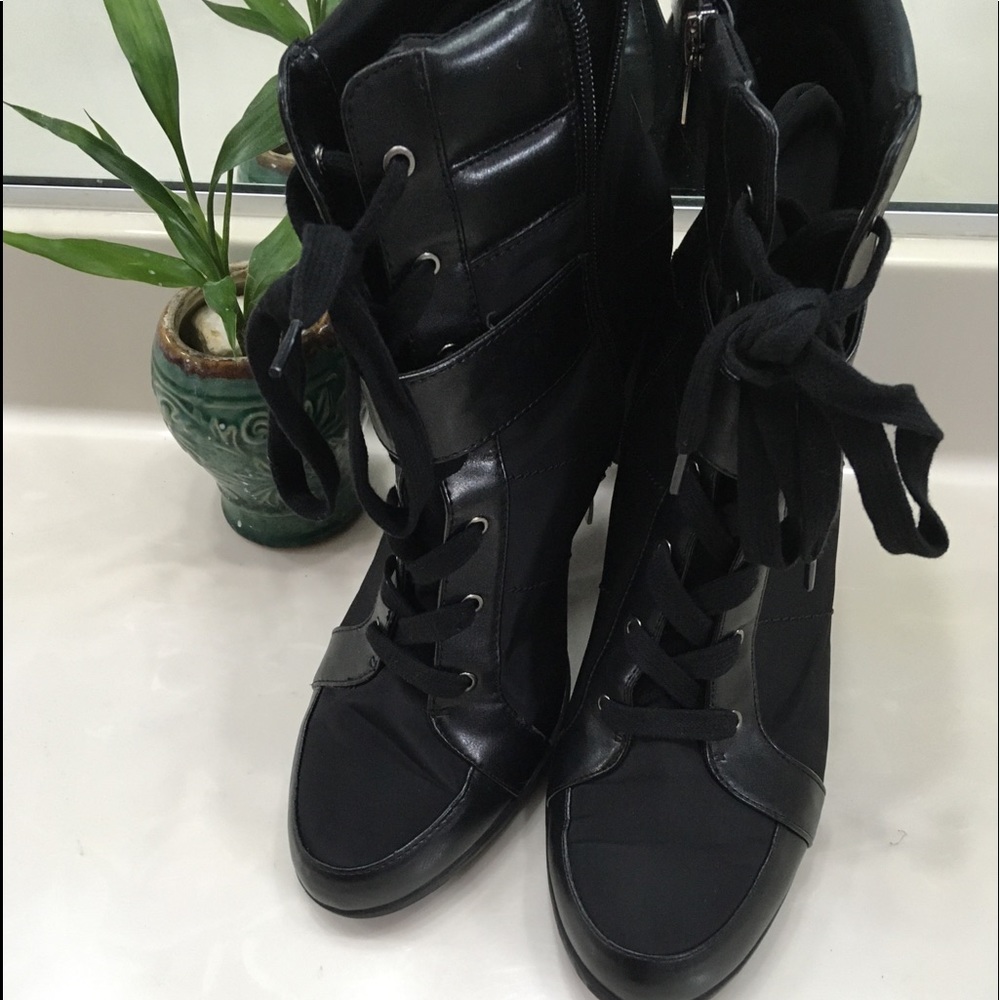 AKXPERT Lace Up Heeled Boots